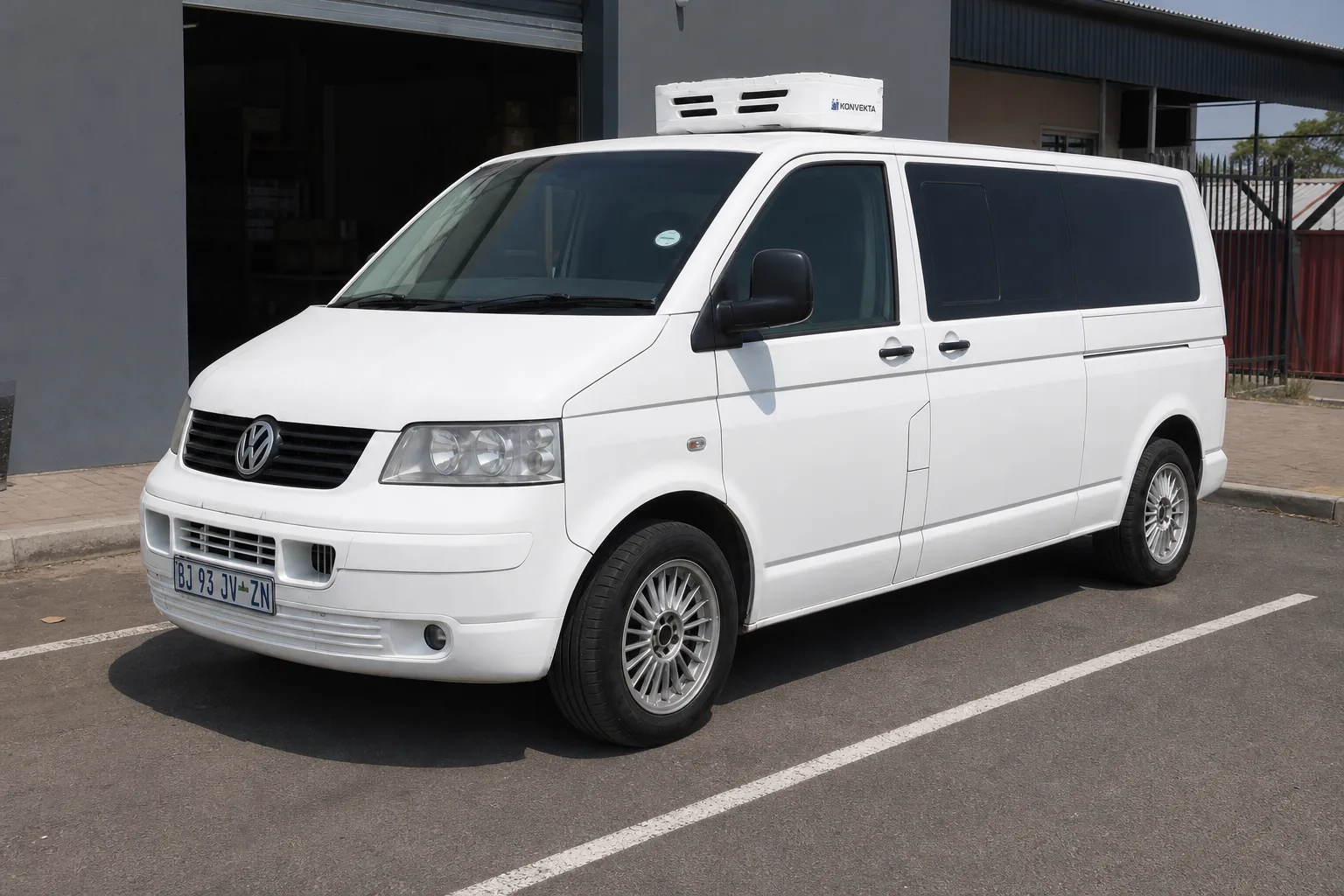 Dedicated refrigerated transport vehicle ready for collection